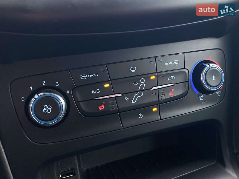 Хэтчбек Ford Focus 2015 в Киеве