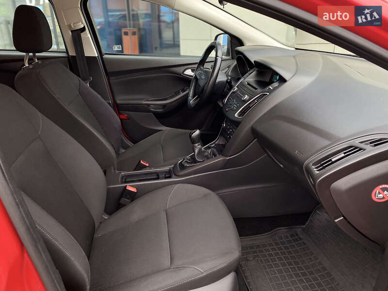 Хэтчбек Ford Focus 2015 в Киеве
