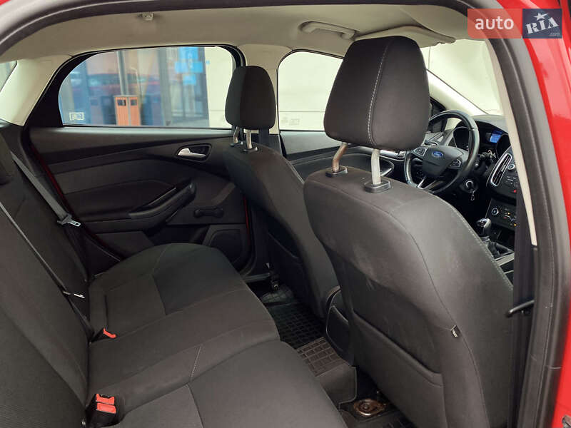 Хэтчбек Ford Focus 2015 в Киеве