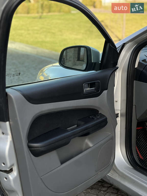 Универсал Ford Focus 2008 в Жовкве