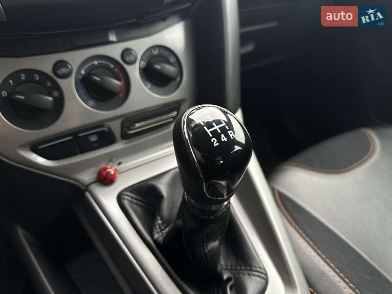 Хэтчбек Ford Focus 2012 в Киеве