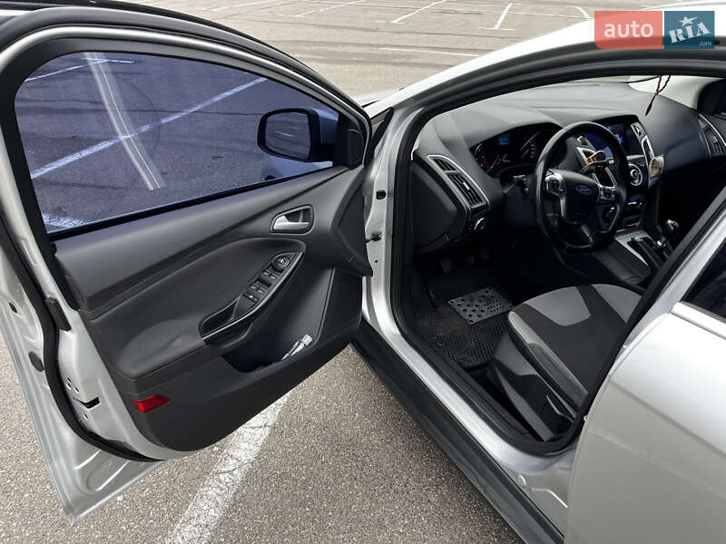Хетчбек Ford Focus 2014 в Києві фото 31 Хетчбек Ford Focus 2014 в Києві