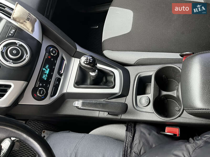 Хетчбек Ford Focus 2014 в Києві фото 54 Хетчбек Ford Focus 2014 в Києві