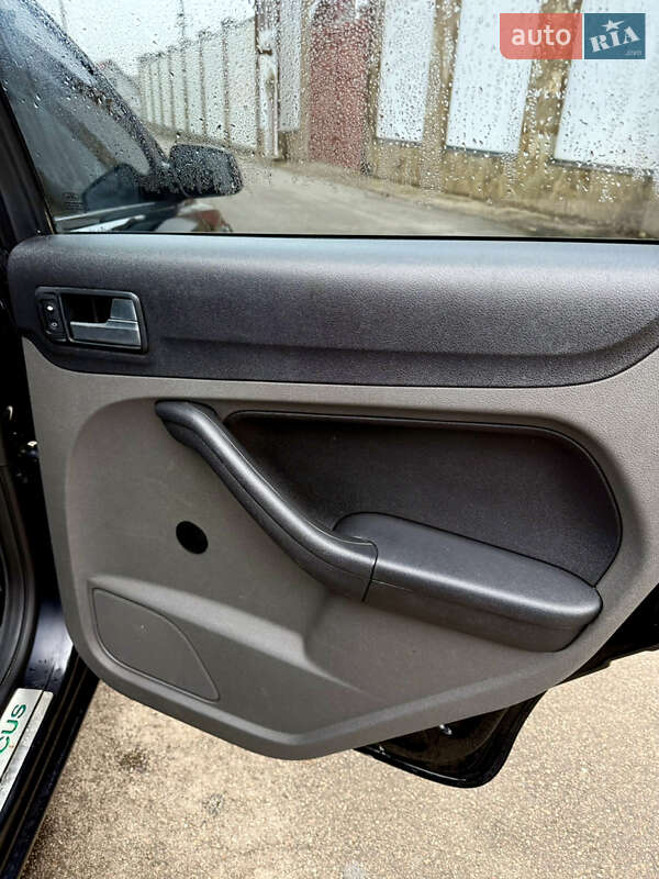 Хэтчбек Ford Focus 2006 в Киеве