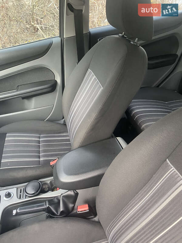 Хэтчбек Ford Focus 2008 в Бродах