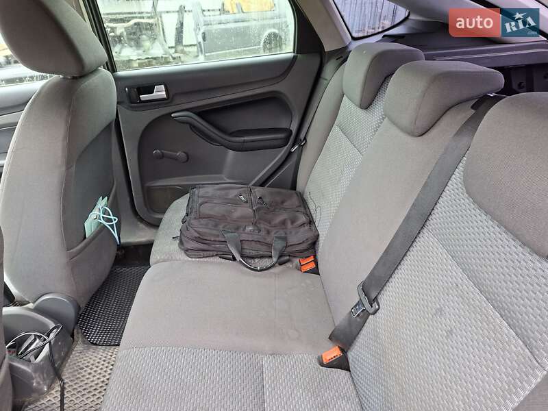 Хэтчбек Ford Focus 2007 в Вашковцах
