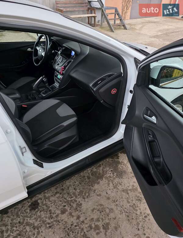 Хэтчбек Ford Focus 2013 в Нетешине