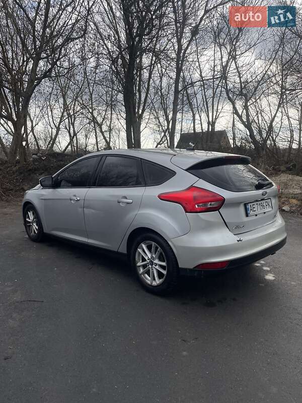 Хэтчбек Ford Focus 2015 в Новоалександровке