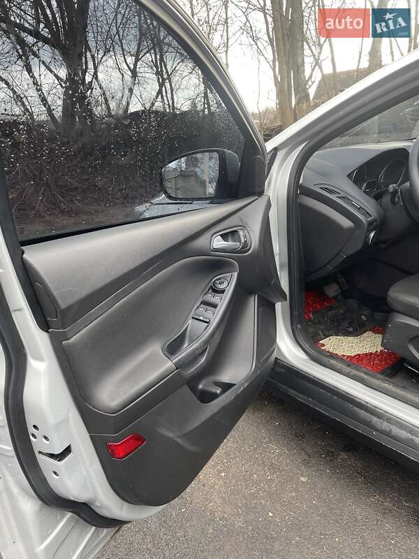 Хэтчбек Ford Focus 2015 в Новоалександровке