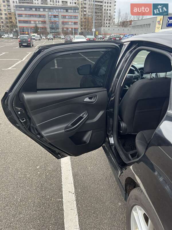 Хэтчбек Ford Focus 2015 в Киеве