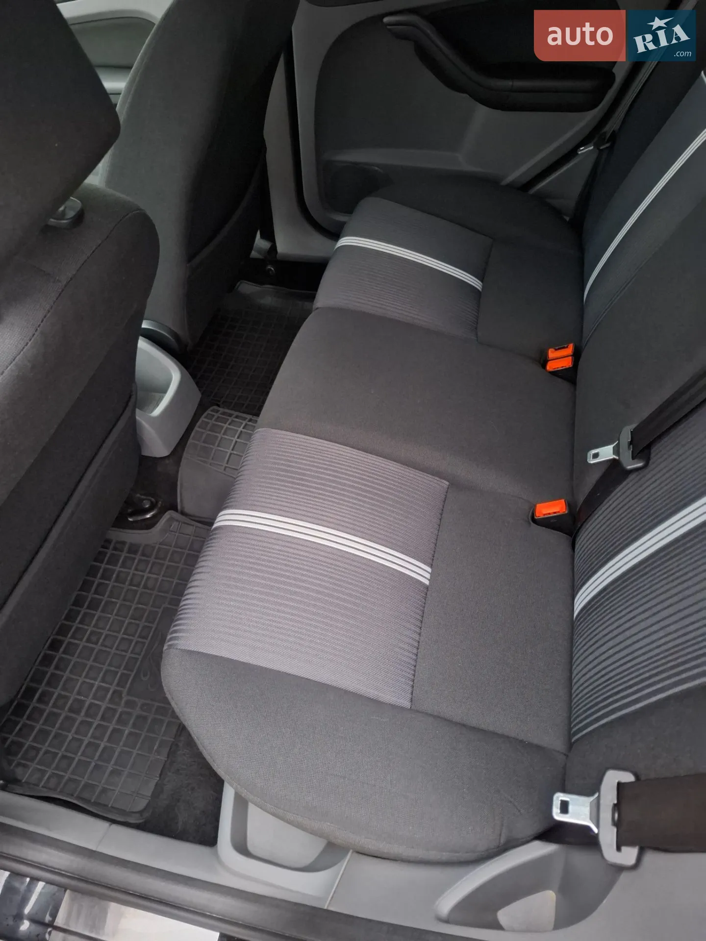 2010 Ford Focus - мініатюра 19