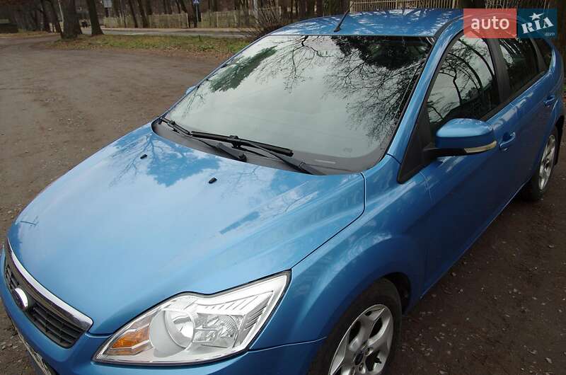 Хэтчбек Ford Focus 2010 в Ворзеле