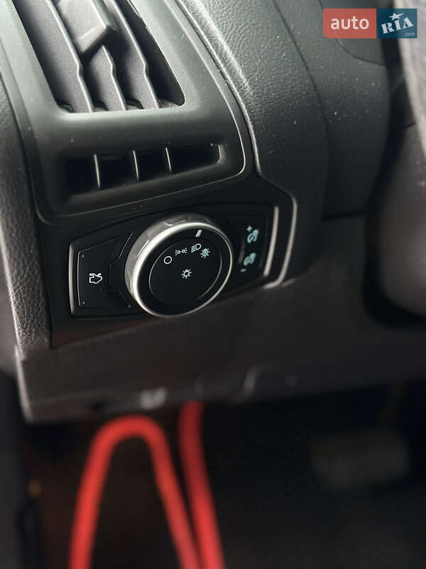 Седан Ford Focus 2015 в Дніпрі