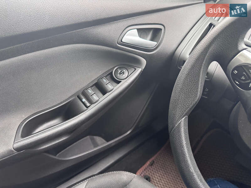 Хетчбек Ford Focus 2013 в Києві фото 5 Хетчбек Ford Focus 2013 в Києві