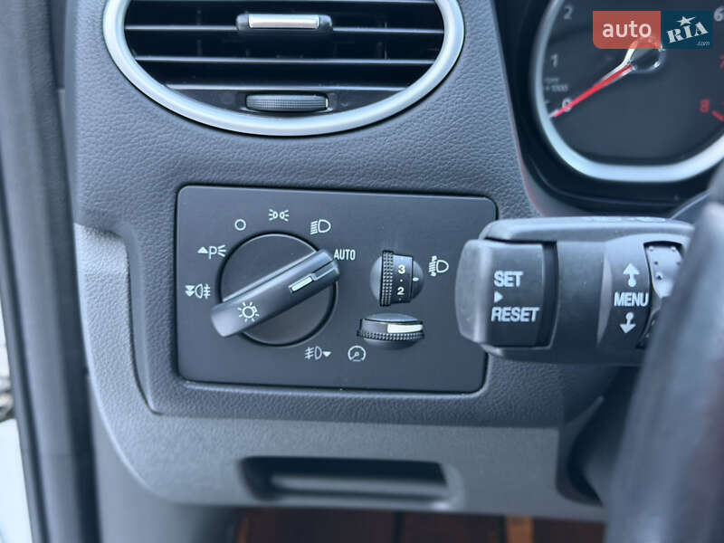 Хетчбек Ford Focus 2010 в Чернівцях