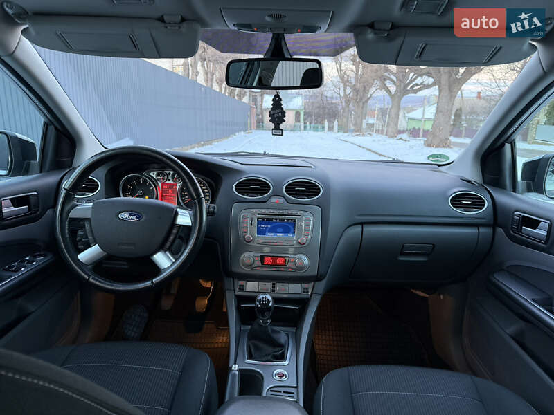 Хетчбек Ford Focus 2010 в Чернівцях