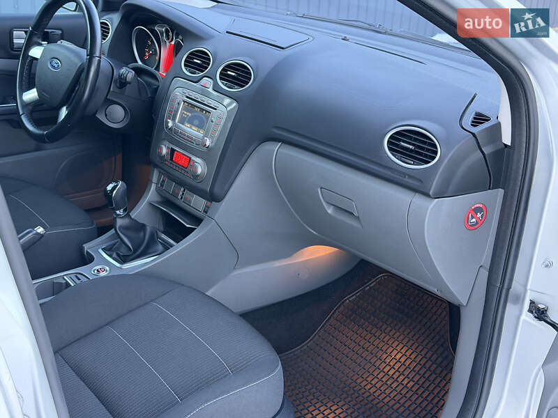 Хетчбек Ford Focus 2010 в Чернівцях