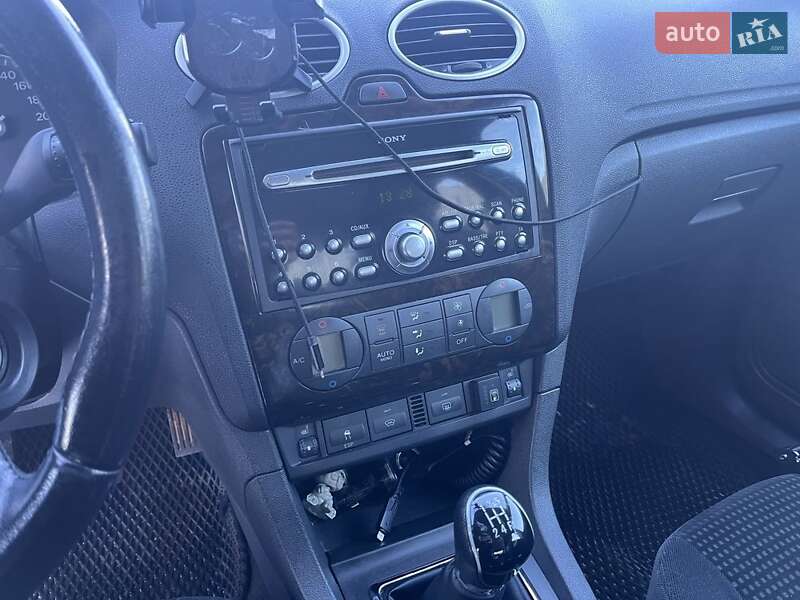 Хетчбек Ford Focus 2005 в Золочеві