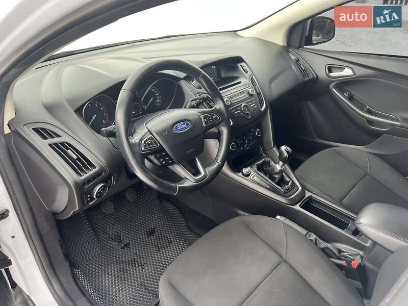 Хэтчбек Ford Focus 2015 в Киеве