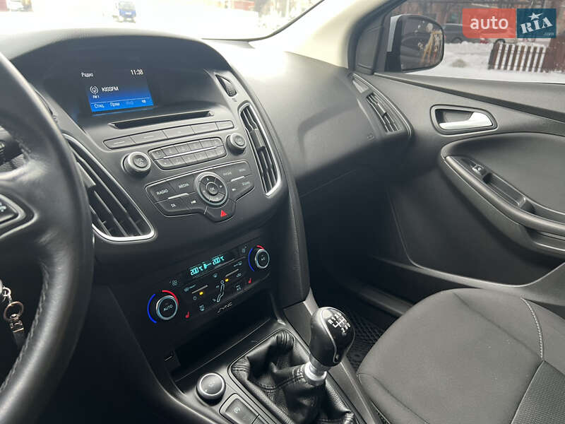 Хэтчбек Ford Focus 2015 в Киеве