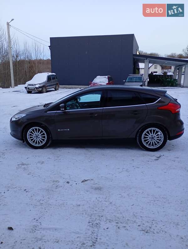 Хетчбек Ford Focus 2018 в Львові фото 3 Хетчбек Ford Focus 2018 в Львові