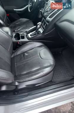 Седан Ford Focus 2012 в Градижске