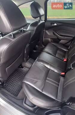 Седан Ford Focus 2012 в Градижске