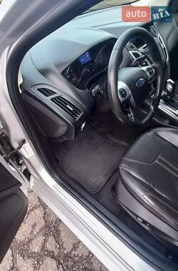 Седан Ford Focus 2012 в Градижске