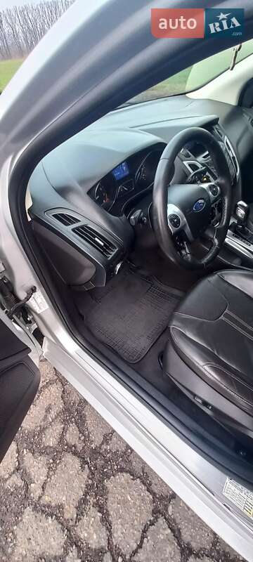 Седан Ford Focus 2012 в Градижске