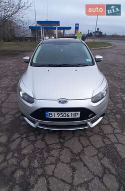 Седан Ford Focus 2012 в Градижске