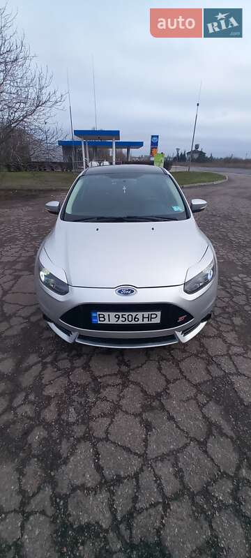 Седан Ford Focus 2012 в Градижске