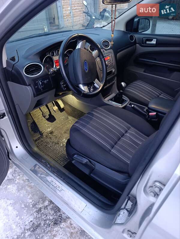 Універсал Ford Focus 2008 в Золочеві