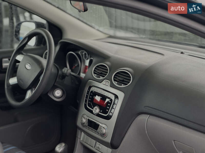 Хэтчбек Ford Focus 2008 в Староконстантинове