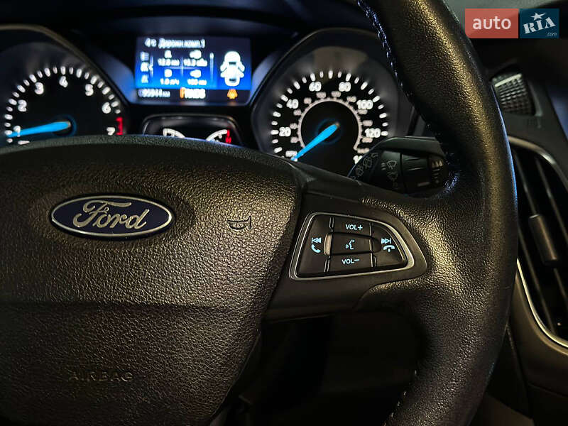 Хэтчбек Ford Focus 2016 в Днепре