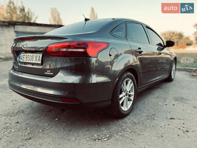 Седан Ford Focus 2015 в Першотравенске