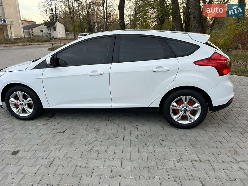 Хэтчбек Ford Focus 2014 в Черновцах