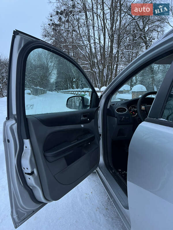 Універсал Ford Focus 2010 в Звягелі