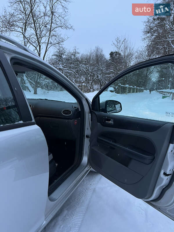 Універсал Ford Focus 2010 в Звягелі