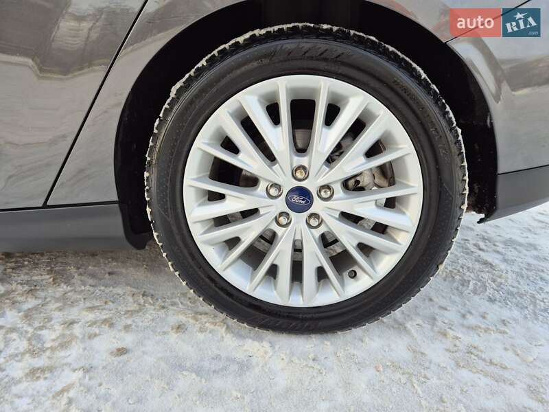 Хэтчбек Ford Focus 2015 в Киеве