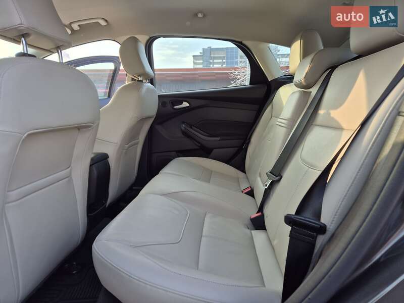 Хэтчбек Ford Focus 2015 в Киеве