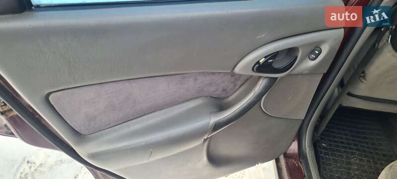 Седан Ford Focus 2001 в Черкасах