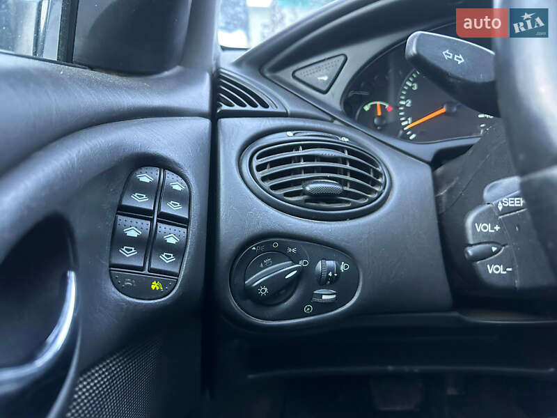 Седан Ford Focus 2000 в Черновцах