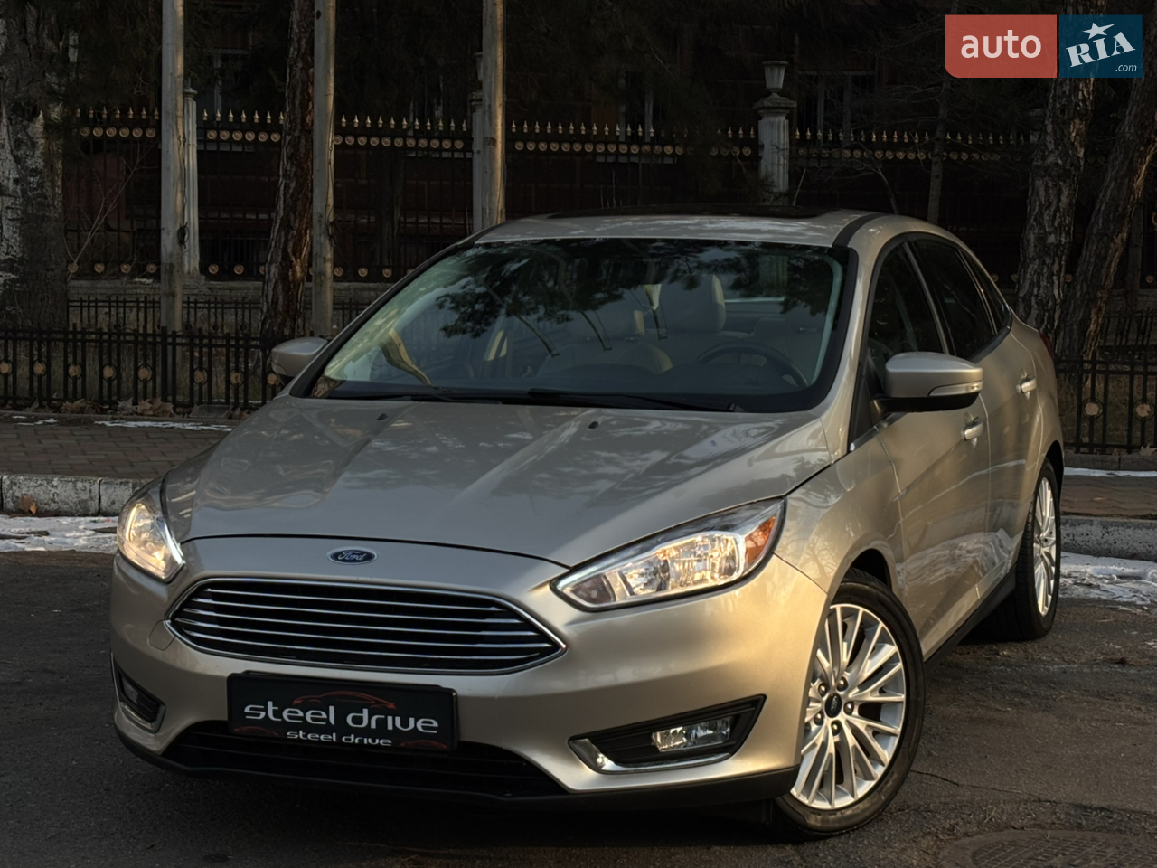 До вашої уваги Ford Focus 2018 року у максимальній комплектації Titanium. Надійний та економний бензиновий двигун 2.0, який дарує приємну динаміку та комфорт у щоденному користуванні.

🔹 Авто в гарному технічному та візуальному стані
🔹 Салон охайний, без сторонніх запахів
🔹 Підвіска м’яка, нічого не стукає
🔹 Двигун працює рівно, без зауважень
🔹 Коробка перемикається плавно
Комплектація Titanium:
✔️ Клімат-контроль
✔️ Круїз-контроль
✔️ Мультикермо
✔️ Сенсорний дисплей
✔️ Bluetooth / USB
✔️ Камера заднього виду
✔️ Легкосплавні диски
✔️ Датчики світла та дощу
✔️ Система старт-стоп
✔️ Підігрів сидінь передніх та керма 
✔️ Люк 
Автомобіль повністю готовий до експлуатації, не потребує вкладень.
Чудовий варіант як для міста, так і для подорожей.
На будь які питання надасть відповідь менеджер Олександр 
Автомобіль знаходиться на автосалоні Steel Drive ,за адресою Херсонське шосе 1 
Також доступні такі послуги як 
-Лізинг 
-Кредитування 
-Обмін 
-Викуп вашого автомобіля 
-Прийом автомобіля на комісію 
Запрошуємо на огляд та тест драйв до автосалону Steel Drive .