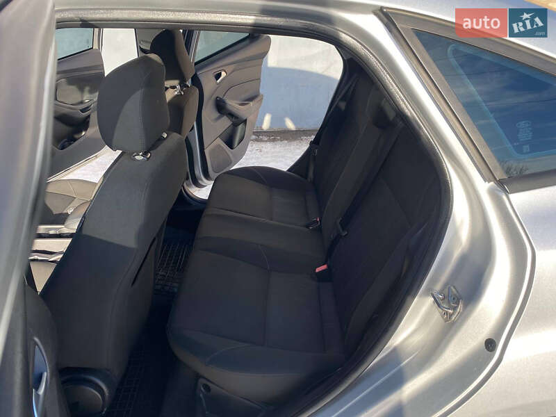 Седан Ford Focus 2015 в Ромнах