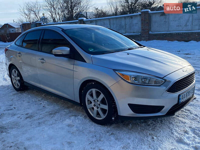 Седан Ford Focus 2015 в Ромнах