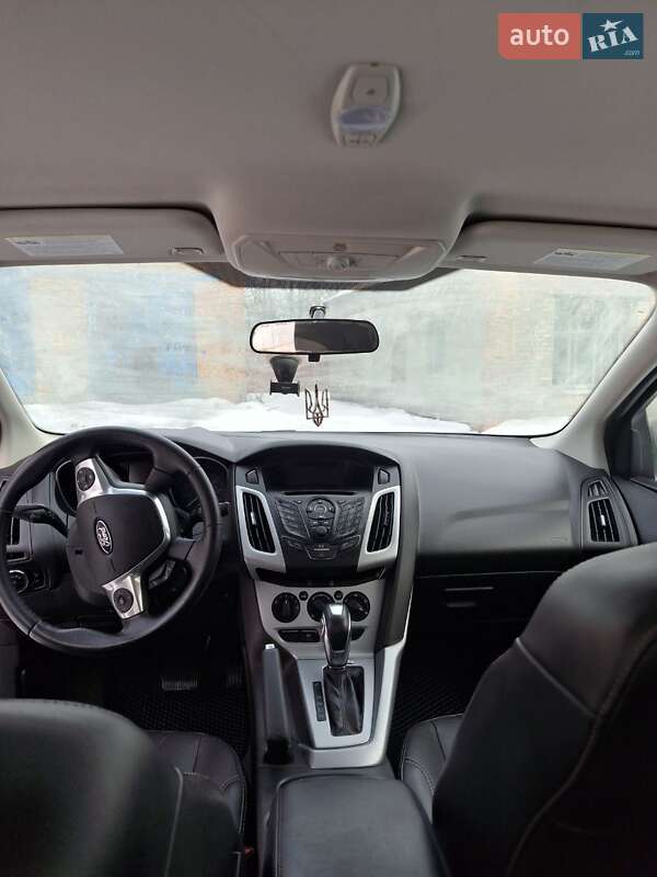 Седан Ford Focus 2013 в Ромнах