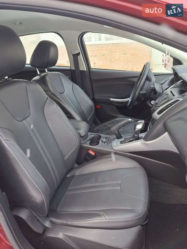 Седан Ford Focus 2013 в Ромнах