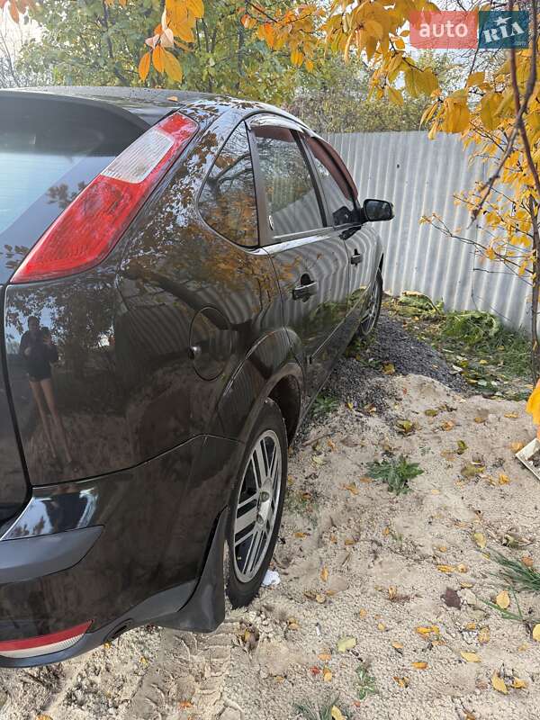 Хэтчбек Ford Focus 2006 в Валках