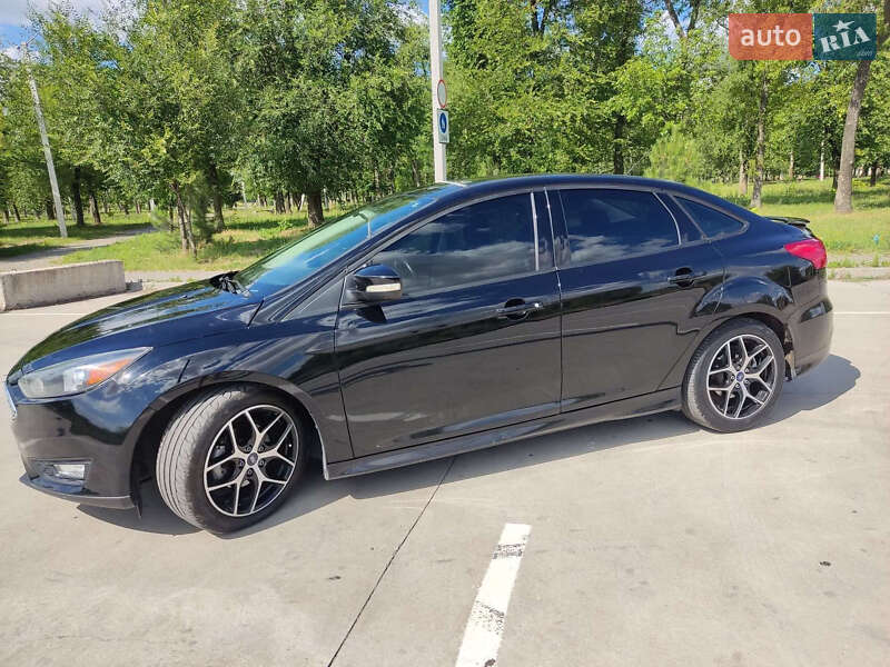 Седан Ford Focus 2015 в Синельниковому