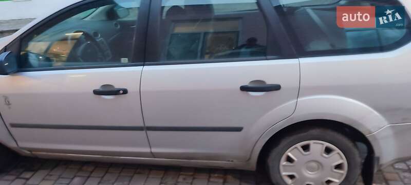 Универсал Ford Focus 2004 в Карловке фото 3 Универсал Ford Focus 2004 в Карловке